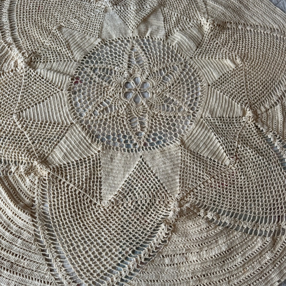 Vintage Handmade Round Crochet Lace Table Cover Cotton - Picture 6 of 9